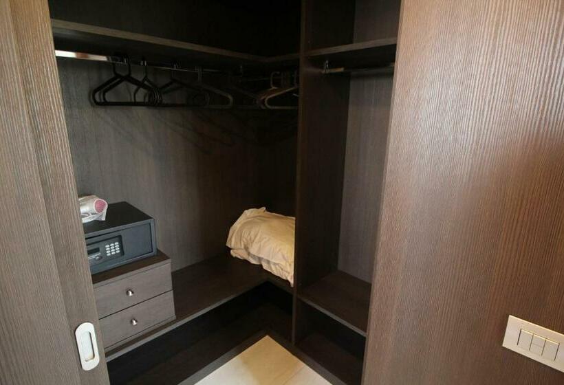 דירת חדר, Del Prado