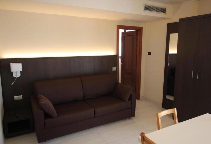 דירת חדר, Del Prado