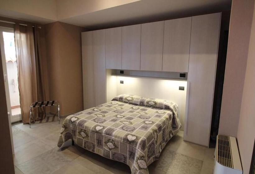 דירת חדר, Del Prado