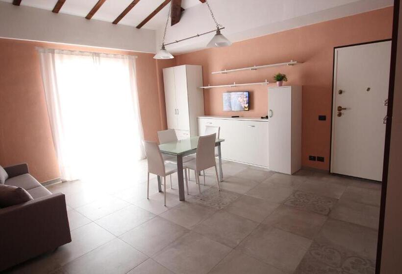 דירת חדר, Del Prado