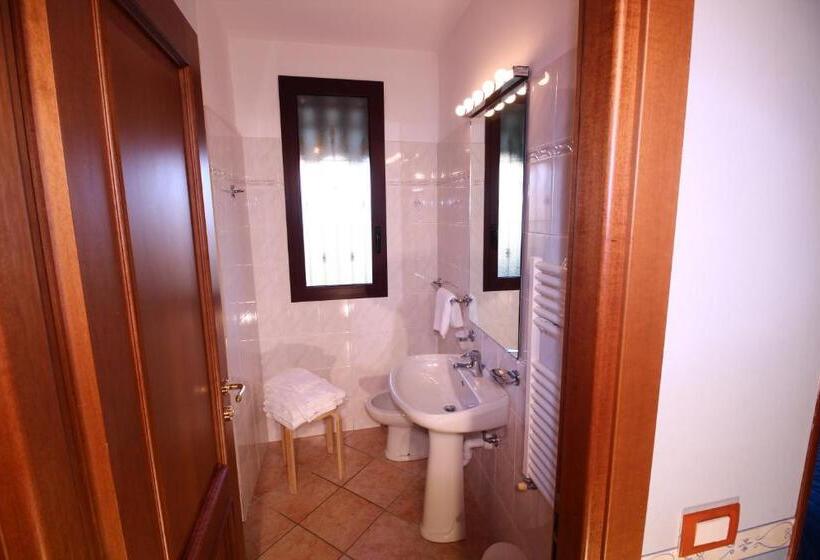 דירת חדר, Del Prado