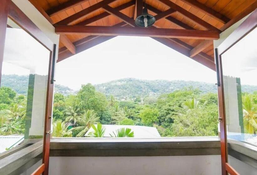 디럭스 트리플 룸, Grand Kandy Villa