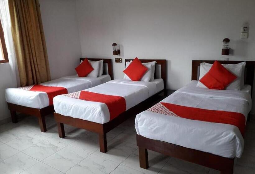 디럭스 트리플 룸, Grand Kandy Villa