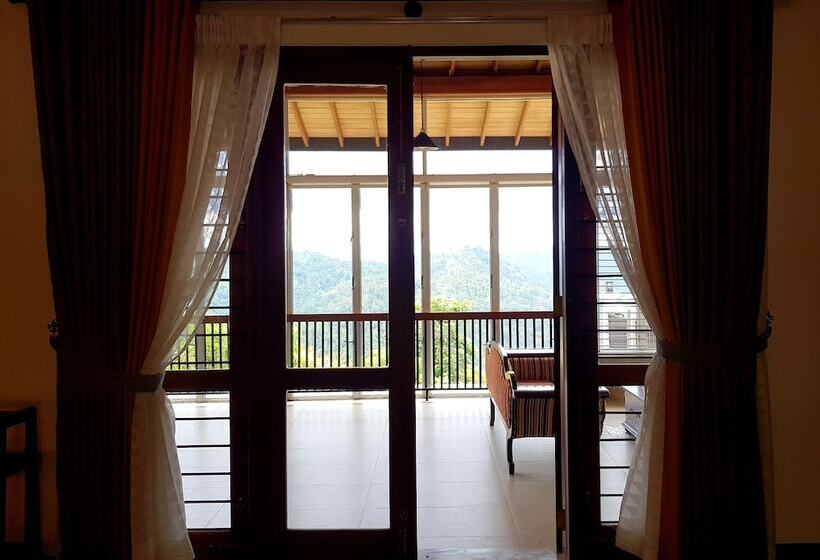 חדר דלוקס לארבעה, Misty Hills Villa Kadugannawa