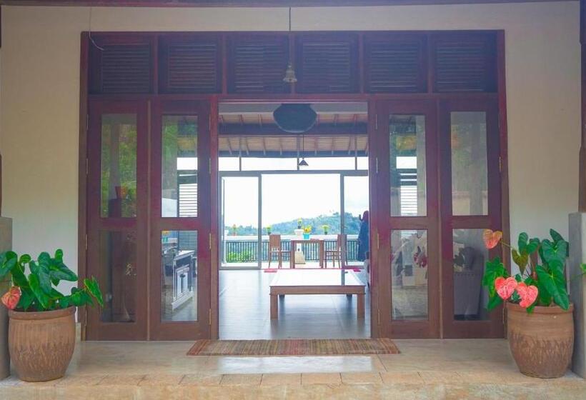 וילה עם חדר שינה אחד ובריכת שחיה, Misty Hills Villa Kadugannawa