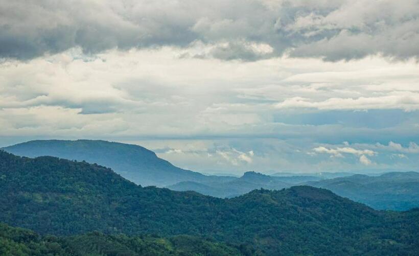 וילה עם חדר שינה אחד ובריכת שחיה, Misty Hills Villa Kadugannawa
