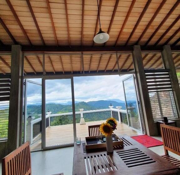 וילה עם חדר שינה אחד ובריכת שחיה, Misty Hills Villa Kadugannawa