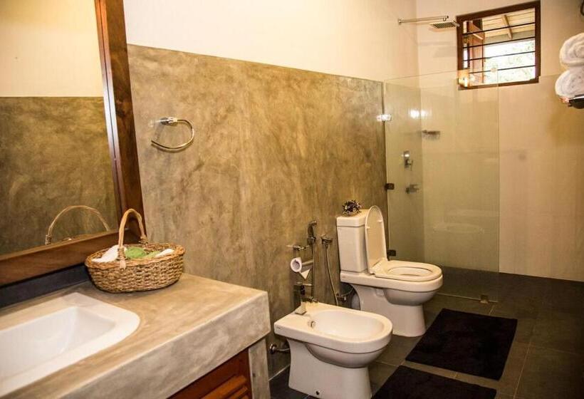 וילה עם חדר שינה אחד ובריכת שחיה, Misty Hills Villa Kadugannawa