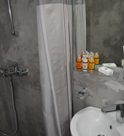 이코노미 룸, Syrtaki