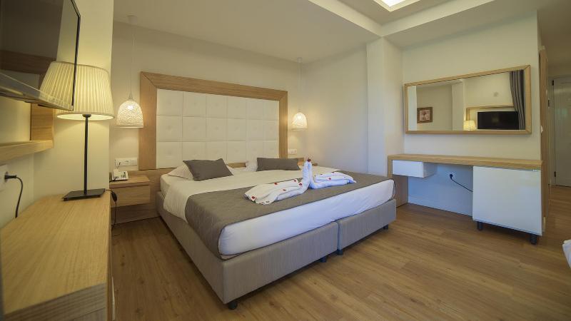 غرفة ديلوكس مطلّة علي الحديقة, Akron Seascape Resort, A Member Of Brown Hotels