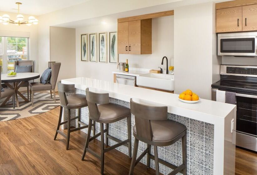 جناح مطل على البحيرة, Voco Saranac Lake Ny Waterfront, An Ihg