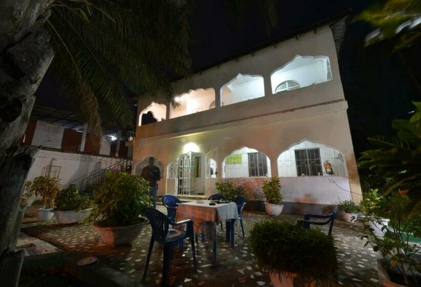 带共用浴室的标准房间, One World Village Guesthouse