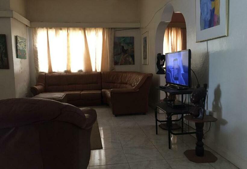 اتاق استاندارد با سرویس بهداشتی مشترک, One World Village Guesthouse