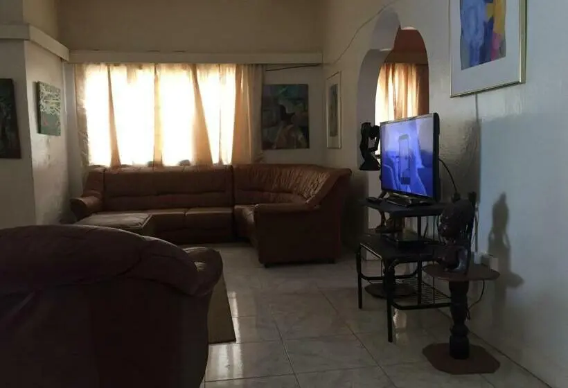 اتاق استاندارد با سرویس بهداشتی مشترک, One World Village Guesthouse
