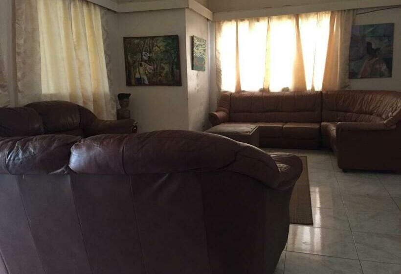 اتاق استاندارد با سرویس بهداشتی مشترک, One World Village Guesthouse