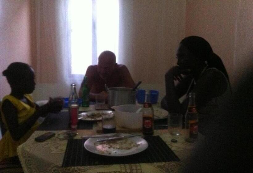 اتاق استاندارد با سرویس بهداشتی مشترک, One World Village Guesthouse