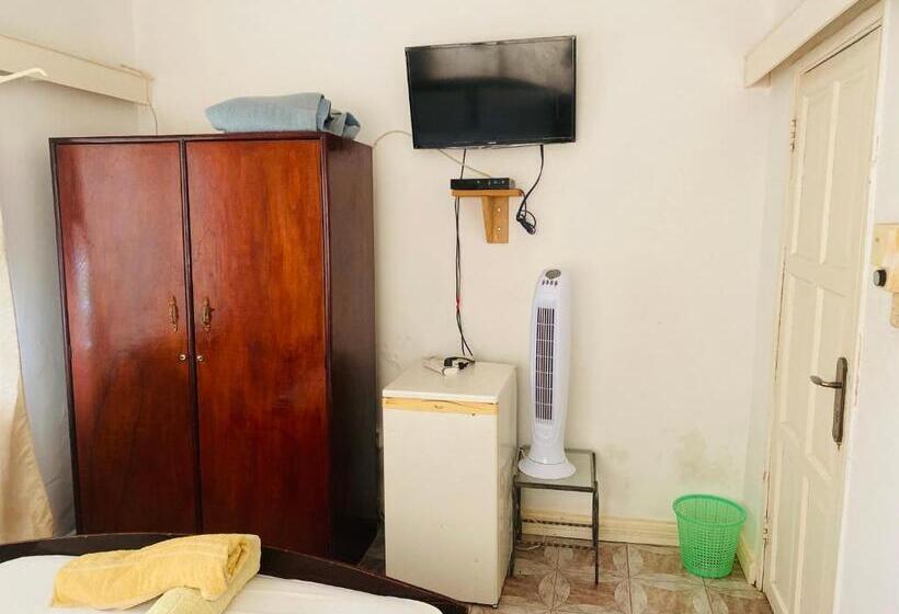 اتاق استاندارد با سرویس بهداشتی مشترک, One World Village Guesthouse