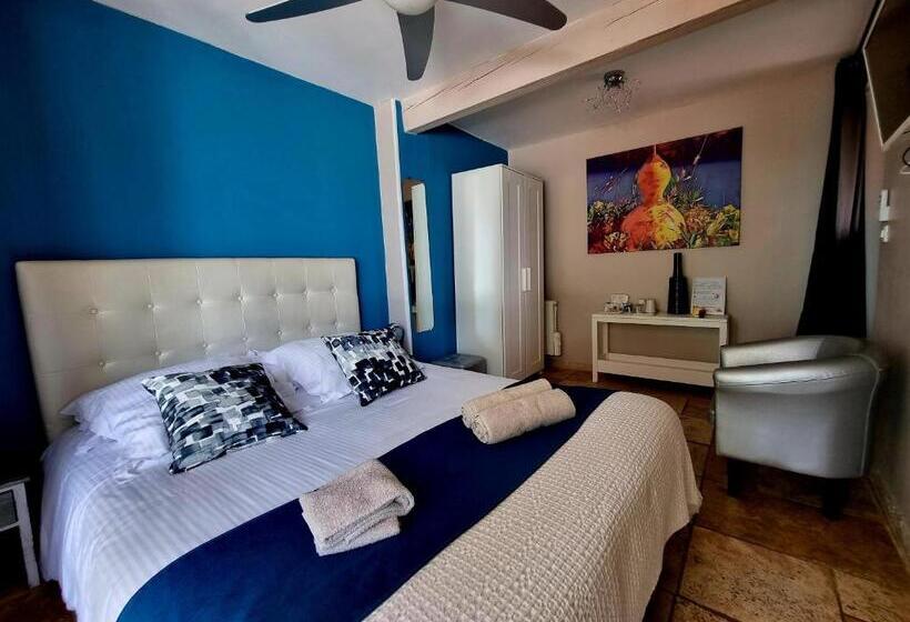 Standardrum Poolutsikt, Villa Alyzea