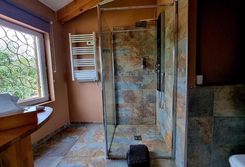 Deluxerum King Size Säng, Villa Alyzea