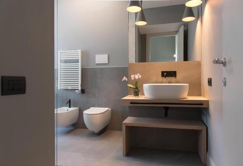 اتاق لوکس با چشم‌انداز, Domus Alberico