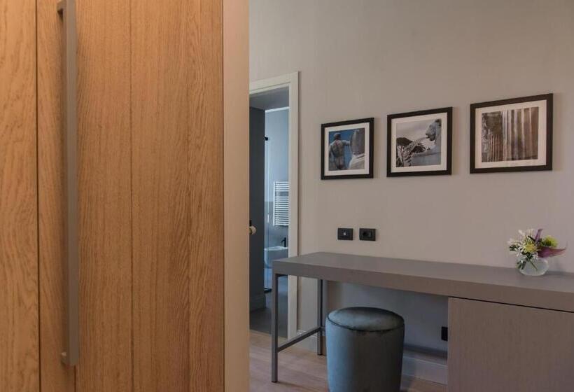 اتاق لوکس با چشم‌انداز, Domus Alberico