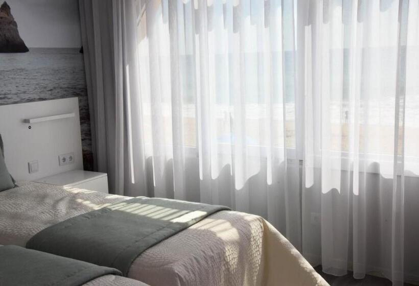اتاق پرمیوم با چشم‌انداز دریا, Golden Beach Guest House & Rooftop Bar