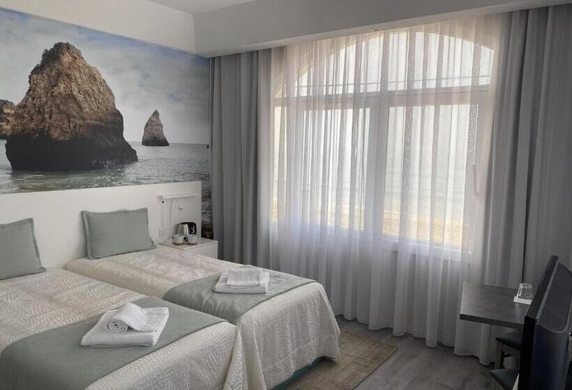 اتاق پرمیوم با چشم‌انداز دریا, Golden Beach Guest House & Rooftop Bar
