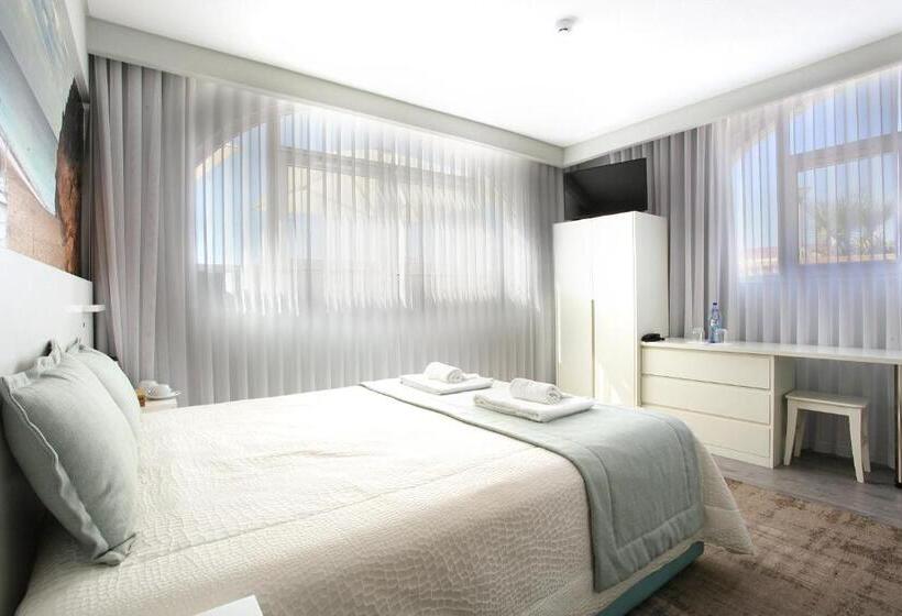 اتاق اساندارد با چشم‌انداز جانبی به دریا, Golden Beach Guest House & Rooftop Bar