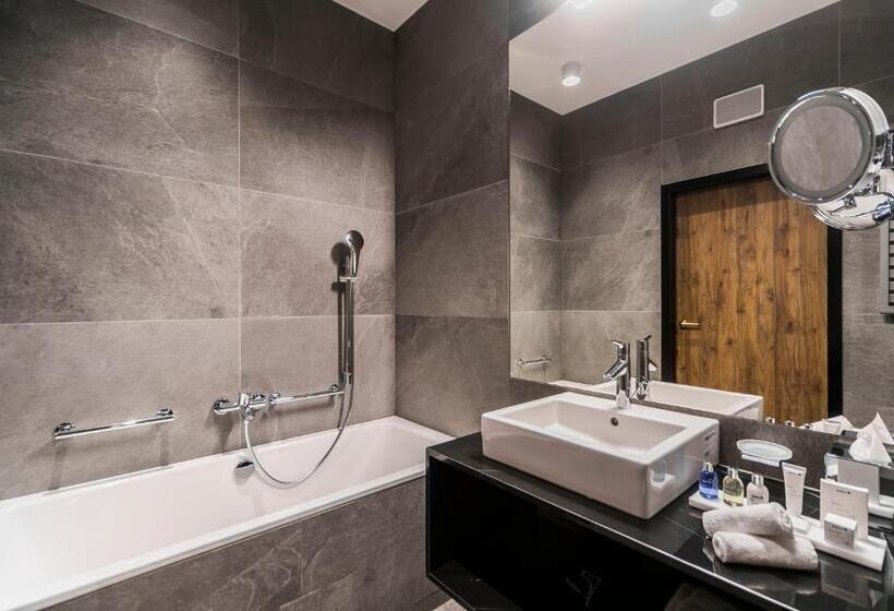 سوییت جونیور با بالکن, Radisson Blu Hotel Sopot