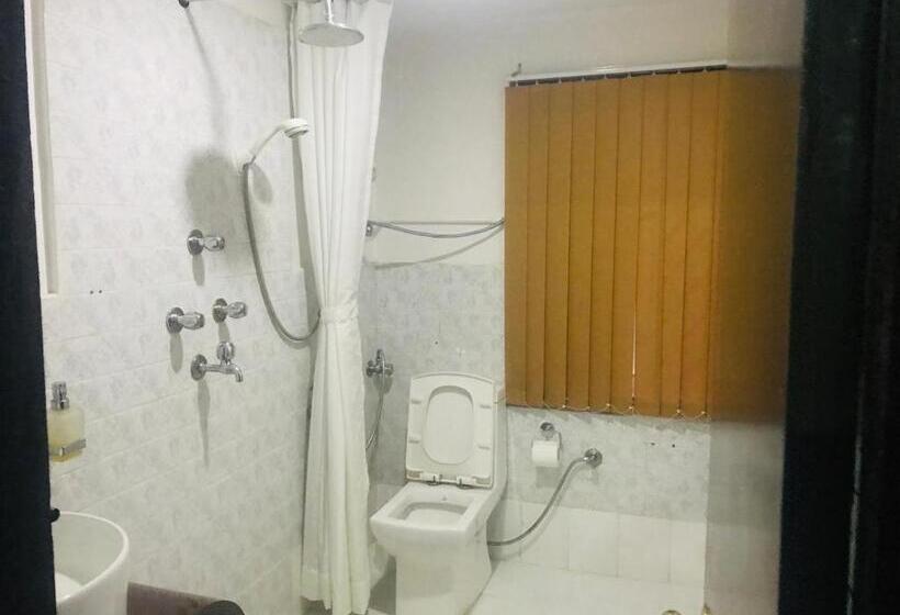 اتاق استاندارد با سرویس بهداشتی مشترک, The Majestic Bed & Breakfast