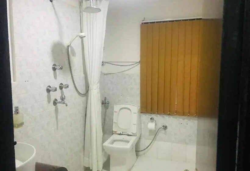 اتاق استاندارد با سرویس بهداشتی مشترک, The Majestic Bed & Breakfast