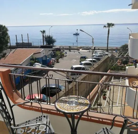 オーシャンビューデラックスルーム, B&b Il Mare Degli Dei