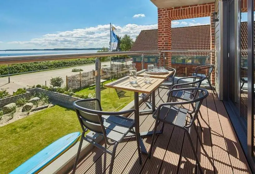 オーシャンビューデラックスルームバルコニー付き, Ostseestrandhausholnis