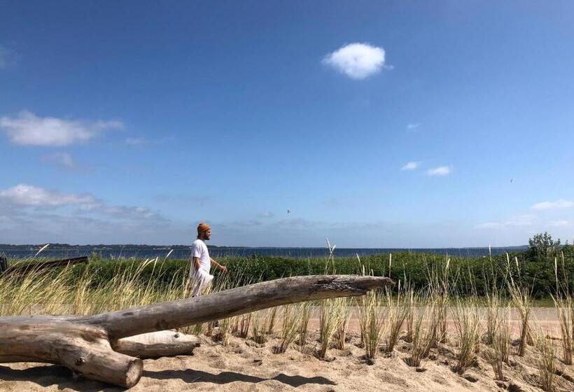 דירת חדר נוף לים, Ostseestrandhausholnis