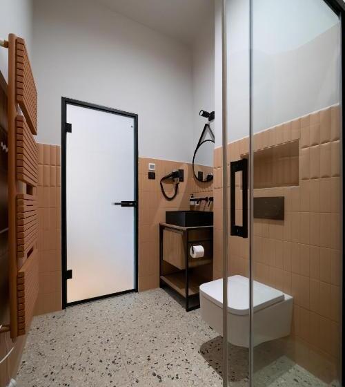 수피리어 룸, Nest