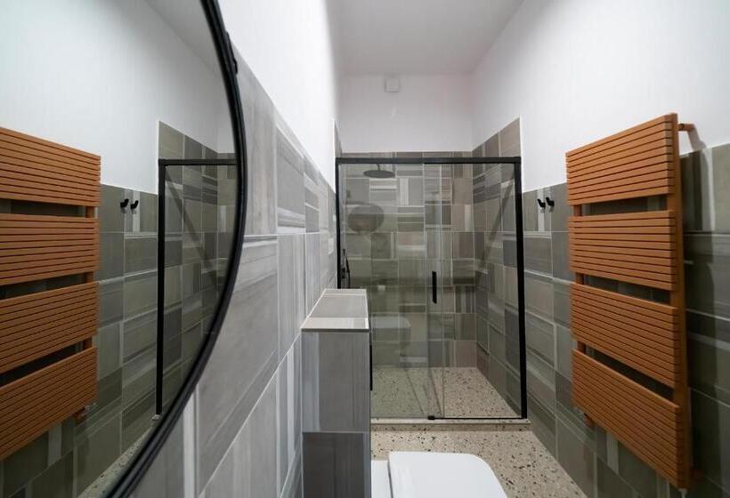 스탠다드 룸 킹사이즈 침대, Nest