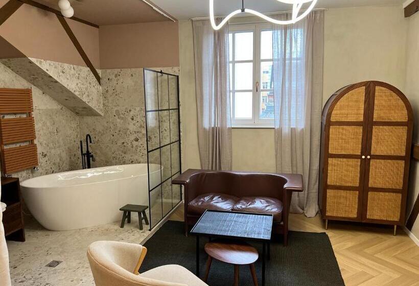 스탠다드 룸 킹사이즈 침대, Nest