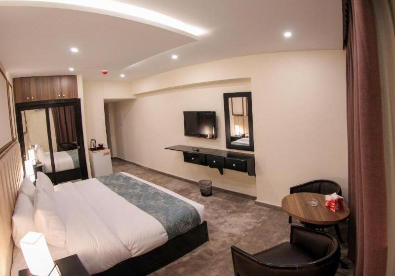 اتاق لوکس, Post Boutique