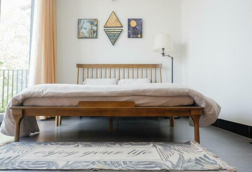 اتاق لوکس با بالکن, Myfa House