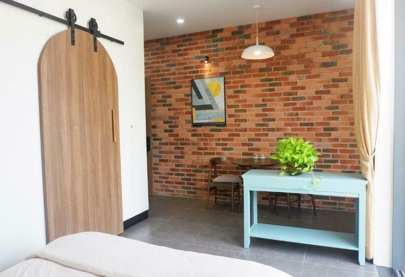 اتاق لوکس با بالکن, Myfa House