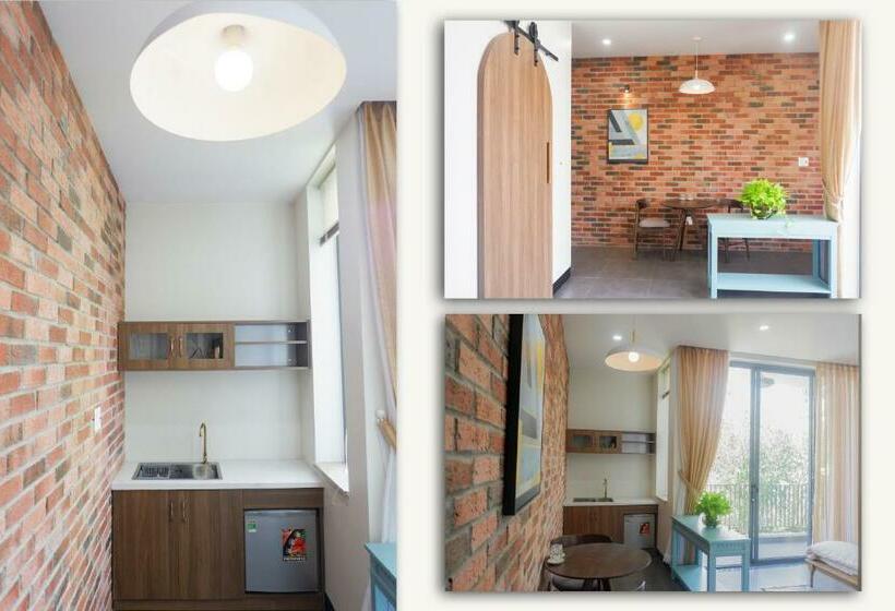 اتاق لوکس با بالکن, Myfa House