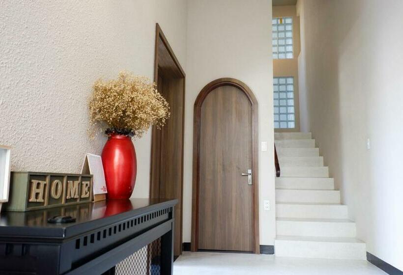 اتاق لوکس با بالکن, Myfa House