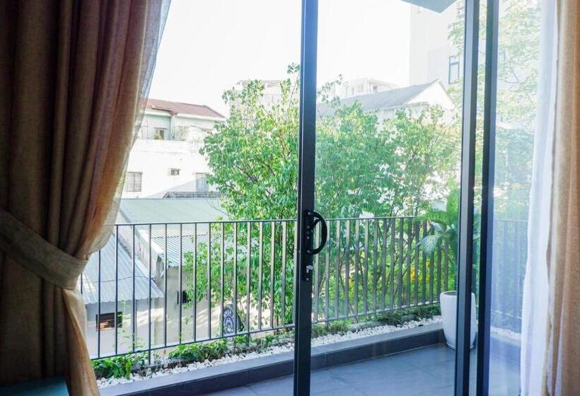 اتاق لوکس با بالکن, Myfa House