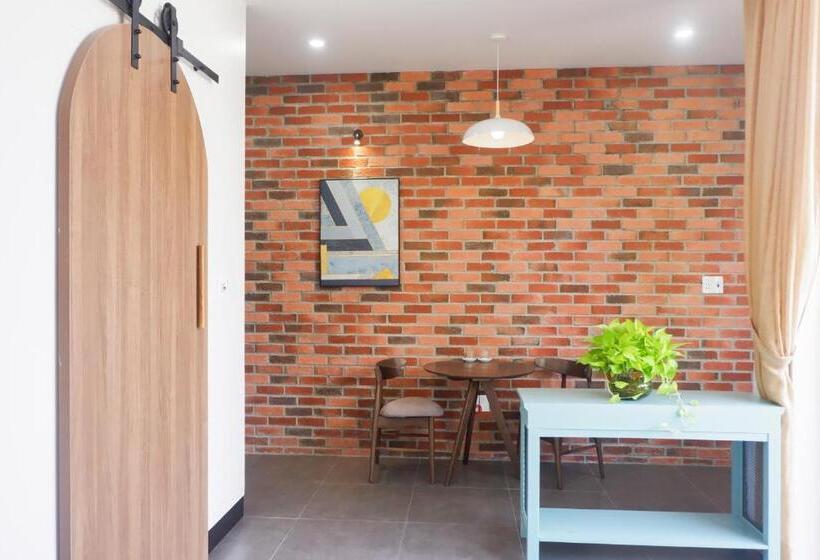 اتاق لوکس با بالکن, Myfa House