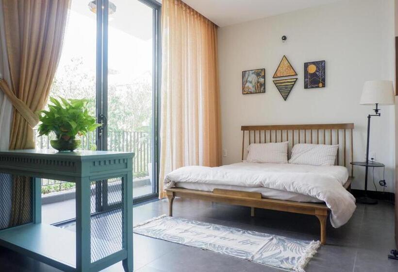 اتاق لوکس با بالکن, Myfa House