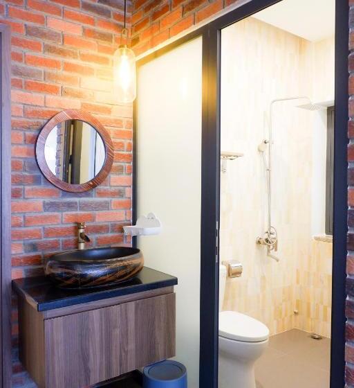 اتاق خانوادگی, Myfa House