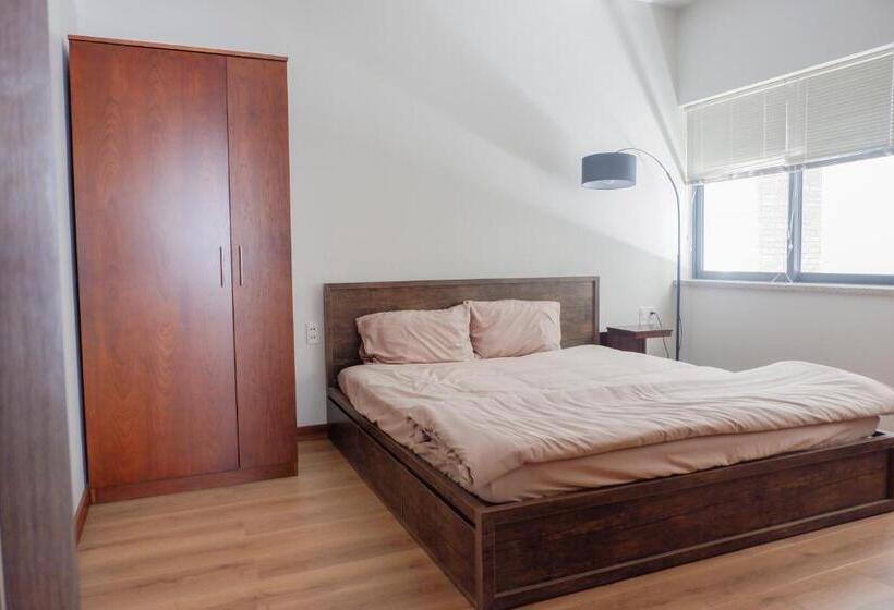 اتاق خانوادگی, Myfa House