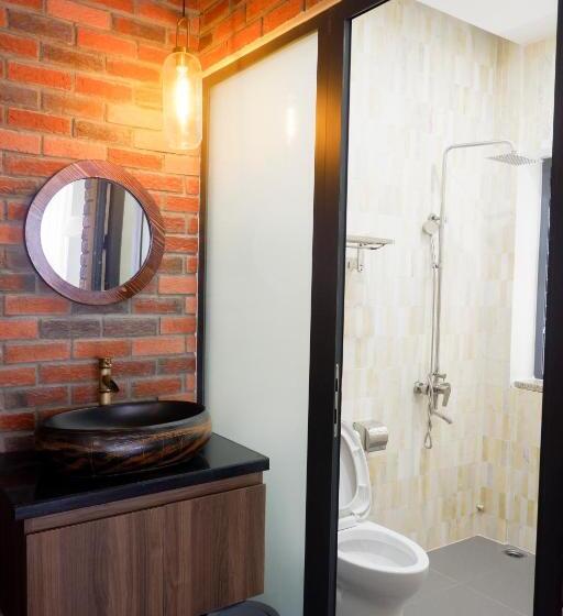 اتاق خانوادگی, Myfa House