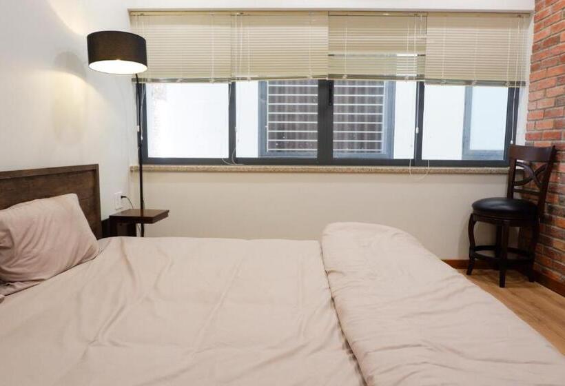 اتاق خانوادگی, Myfa House