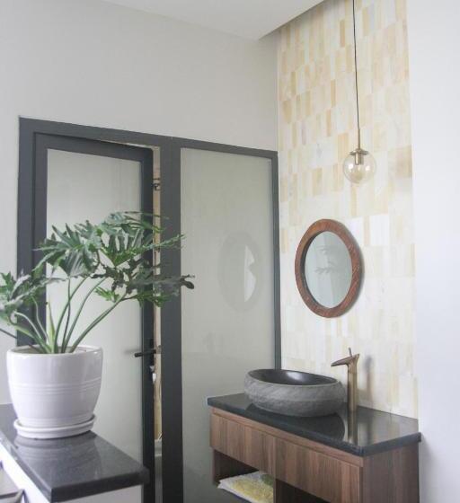 اتاق استاندارد با چشم‌انداز باغ, Myfa House